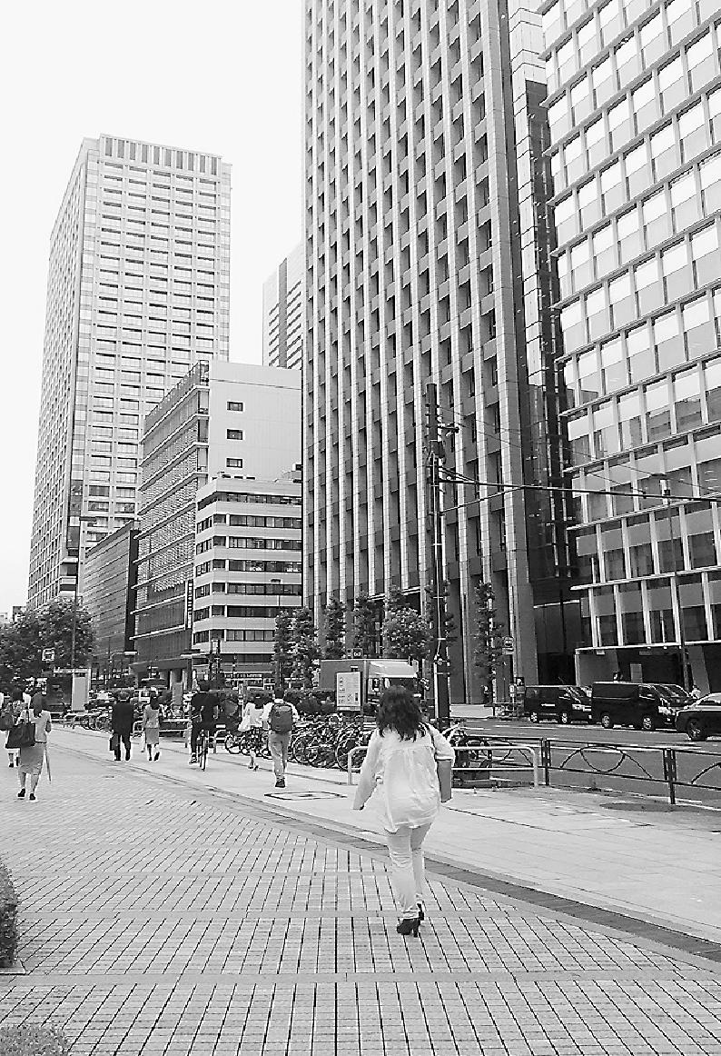 「働き方改革」は働くスタイルを多様化し、ワークライフバランスを実現してくれる夢の改革だろうか。それとも能力主義・実力主義がまかり通る殺伐とした社会をもたらすのだろうか