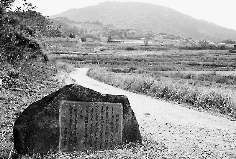 桜井市にある山の辺の道は、素朴な日本の原風景だ