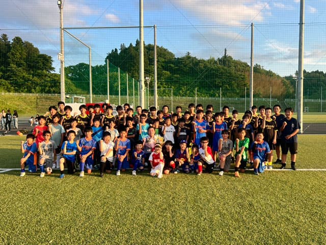 福島の少年サッカーチームに練習着を贈呈 アエラホーム福島店