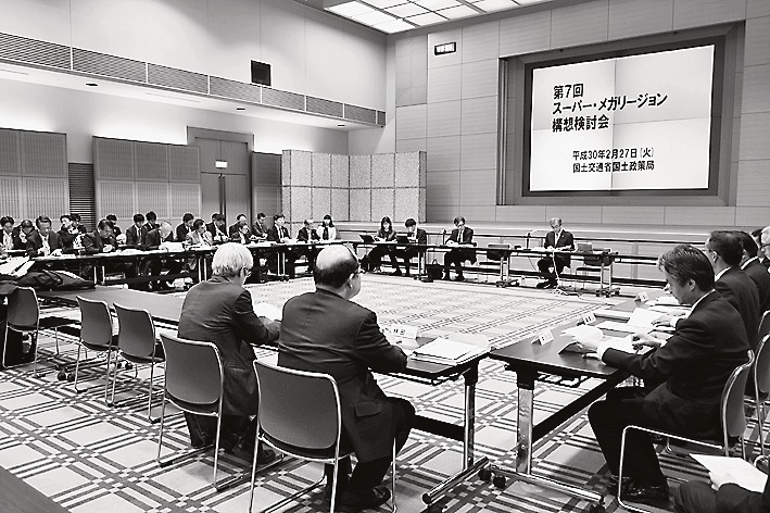 多くの傍聴者も参加した検討会