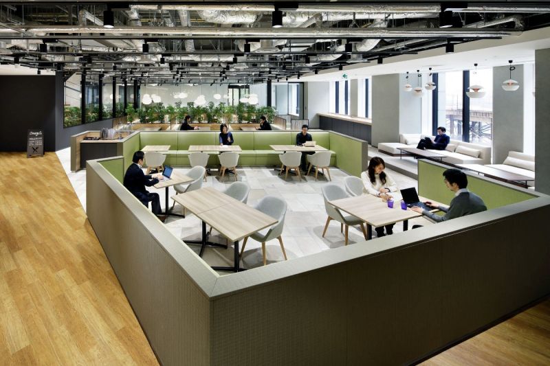 三菱地所本社内のカフェエリア