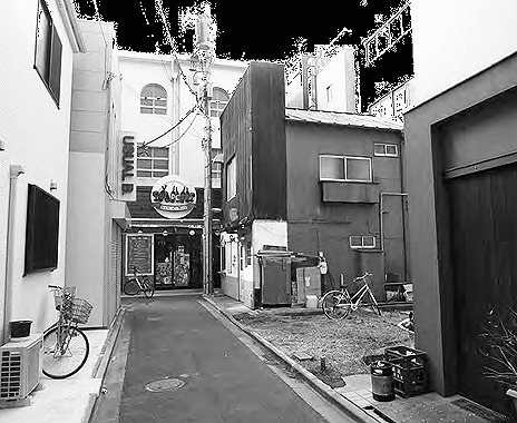 第2弾建設前(右手空き地)。正面突き当たりが第1弾の建物