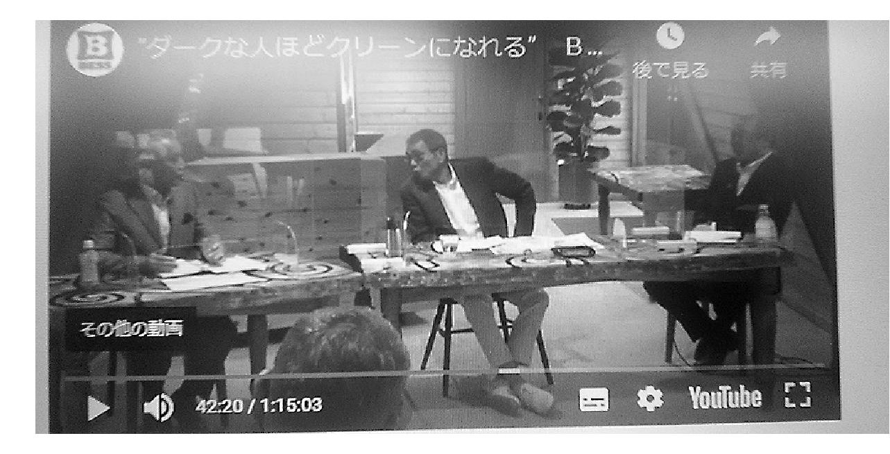 梺六範(本文の続き)=(4)楽しいことは遠慮なく、正しいことは控え目に (5)フェアが原則。受益者負担、そして原因者責任(6)人間も自然の一部。写真は後日配信された対談の光景(右から永井聖悟専務、二木浩三社長、筆者)。対談では会場に集まった報道陣との質疑応答も行われ、「コミュニティにおける価値観の共有とは何か」で議論が白熱した