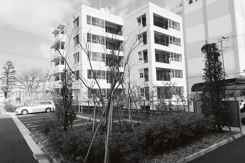 賃貸マンションとなった建物の外観