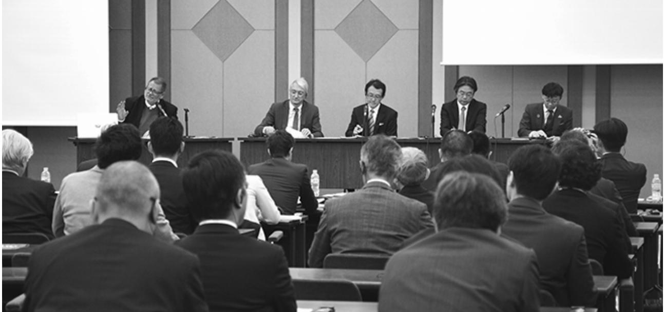 テーマに応じて複数の識者が登壇して発表