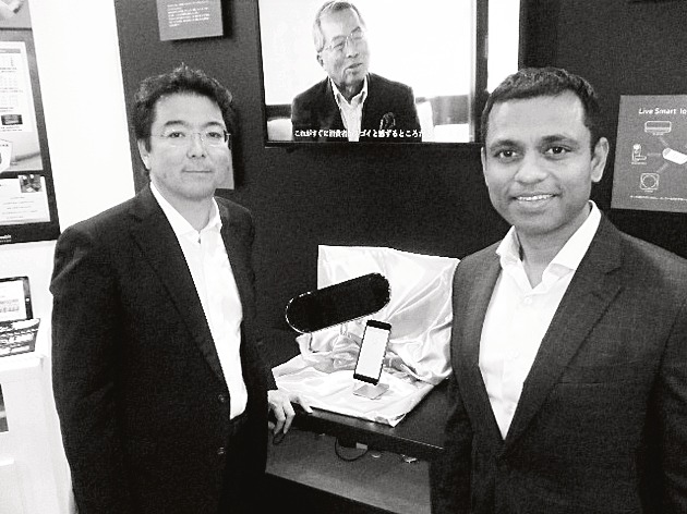タッグを組む梁瀬社長（左）とアショック社長