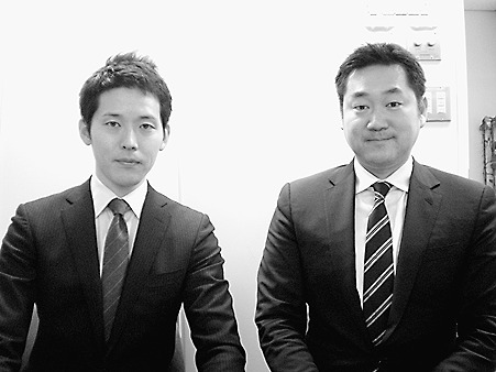 藤井真人社長(右)と岡崎嘉之副社長