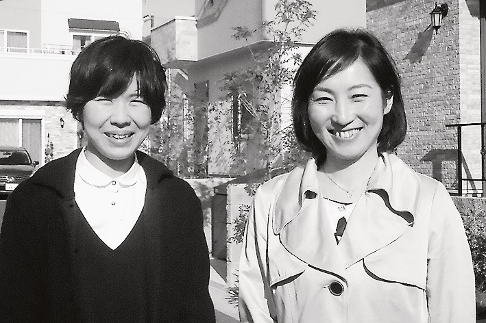 建築士の飯島ゆり氏（右）と戸田みのり氏（現地で）