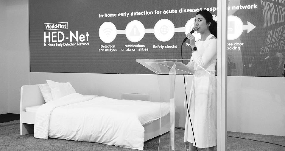 展示ブースでの「HED-Net」に関する説明の様子