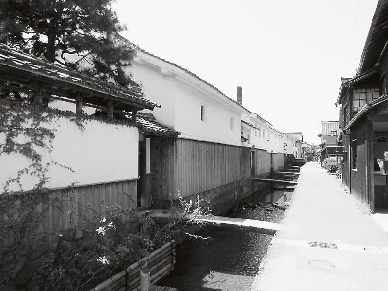 白壁土蔵群