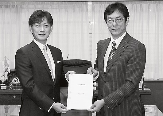 ハトマーク支援機構の和氣理事長(右)とCasaの宮地社長