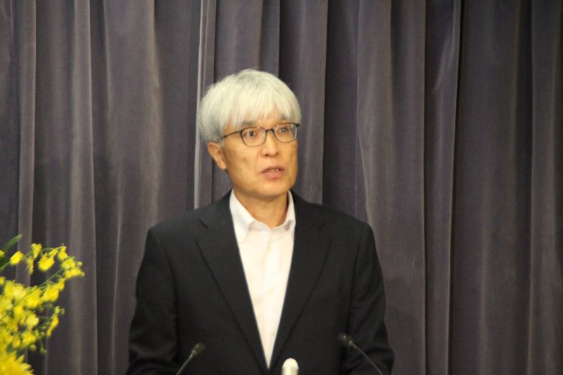所信表明を行う藤井直樹新次官