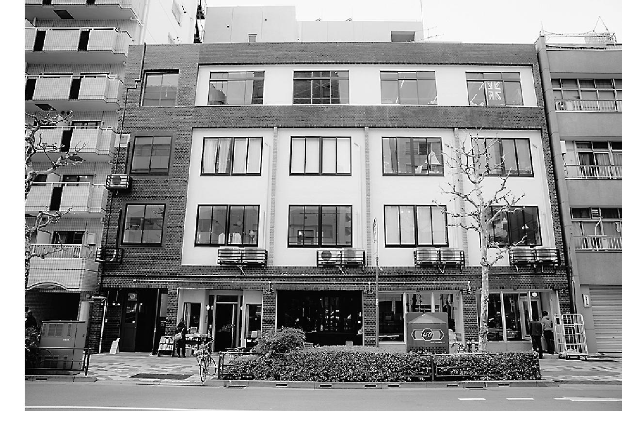 築６６年の物語を受け継いで再生された東京・蔵前の「ウグイスビル」。今は若者たち向けの店舗で満室状態に