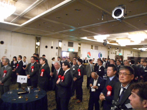 3月12日に横須賀市内のホテルで開かれた竣工祝賀パーティの様子。横須賀市長をはじめ、地元政治家、金融機関、住宅・不動産業関係者など多数が出席し竣工を祝った
