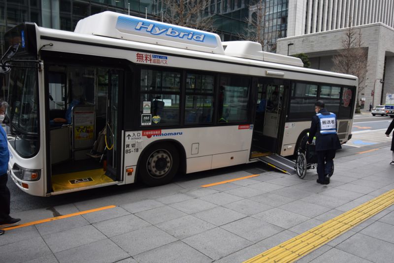 災害時に負傷者を搬送する巡回シャトルバス