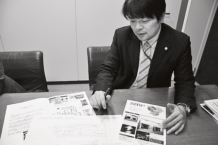 新規事業の概要について説明する安藤部長
