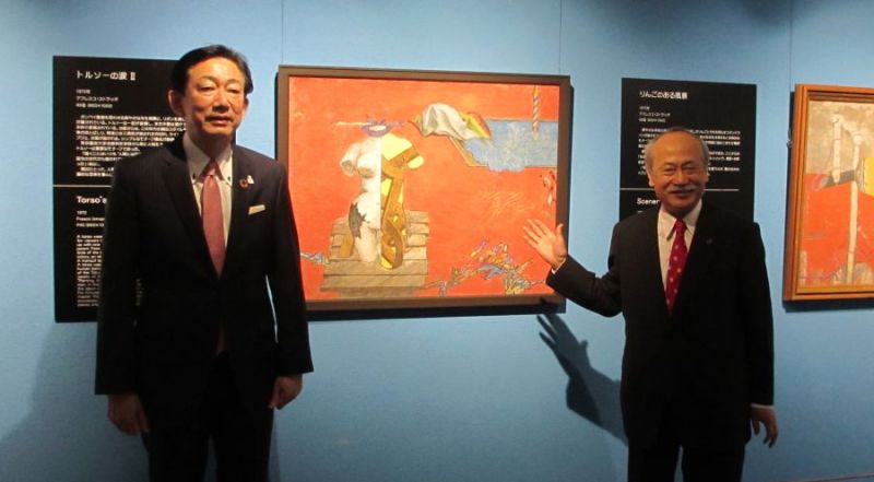 堀内館長(左)と絹谷氏