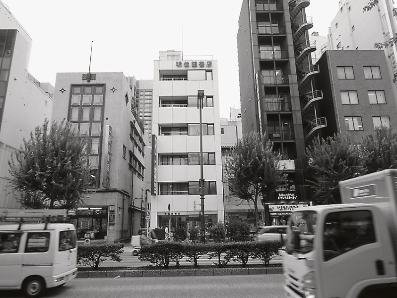 階高の異なるビルが立ち並ぶ神田神保町
