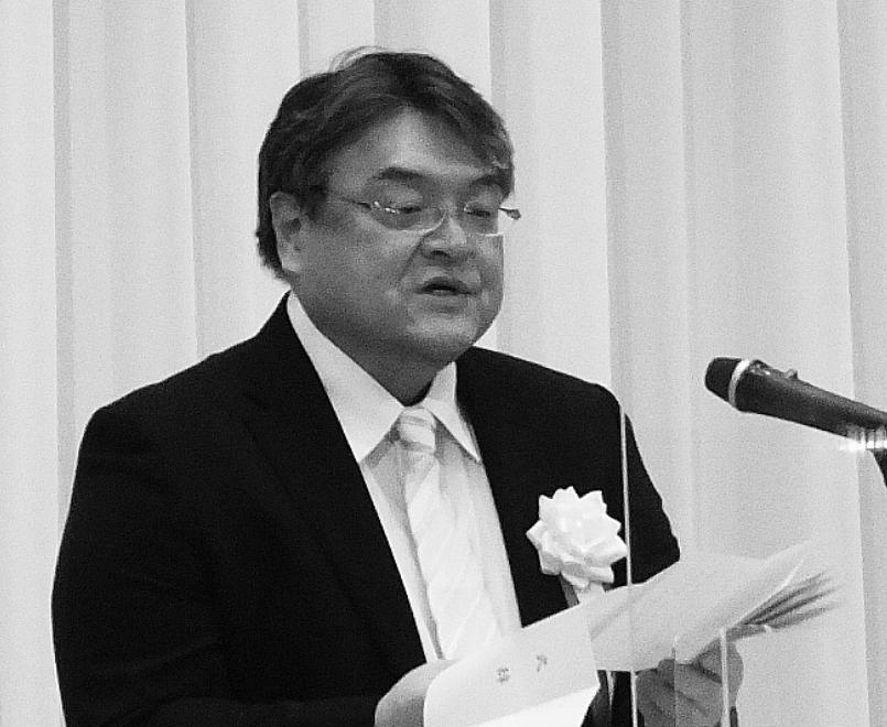 あいさつをする佐藤会長