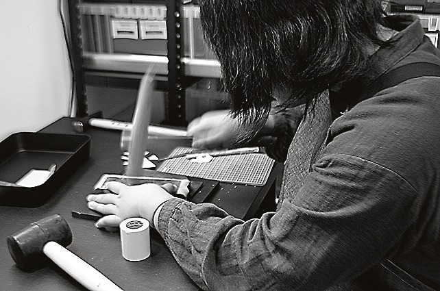 イベントでは、モノづくりの現場を見学でき、体験もできる