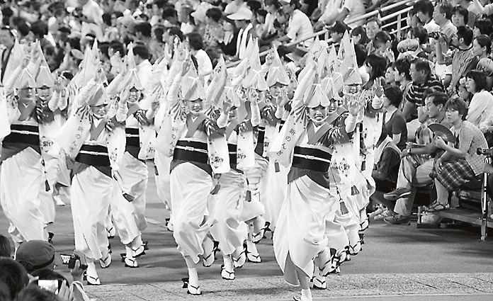 迫力ある阿波踊り観光を民泊で楽しむ人が増えるか