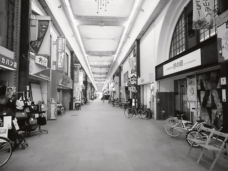 10年前と比べ、地価が45%程度下落した「ぶらくり丁商店街」