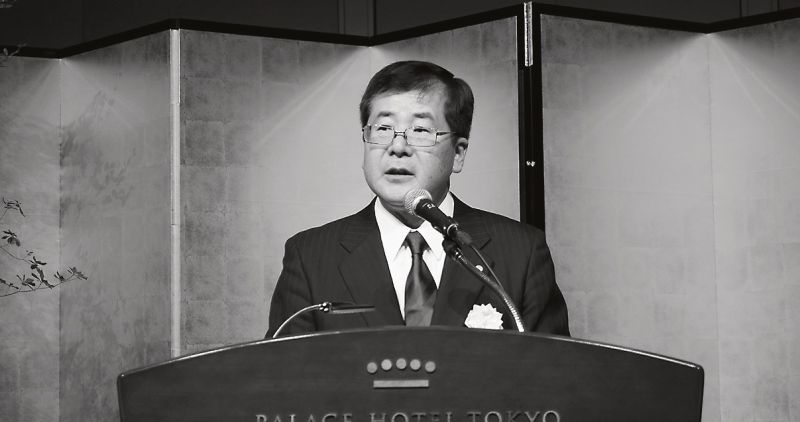 祝賀会であいさつする熊倉会長