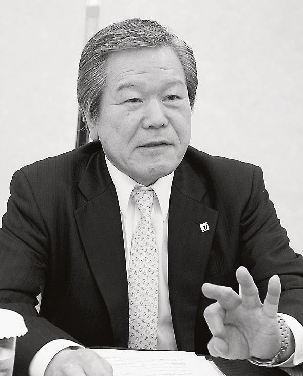 高山壽雄理事長