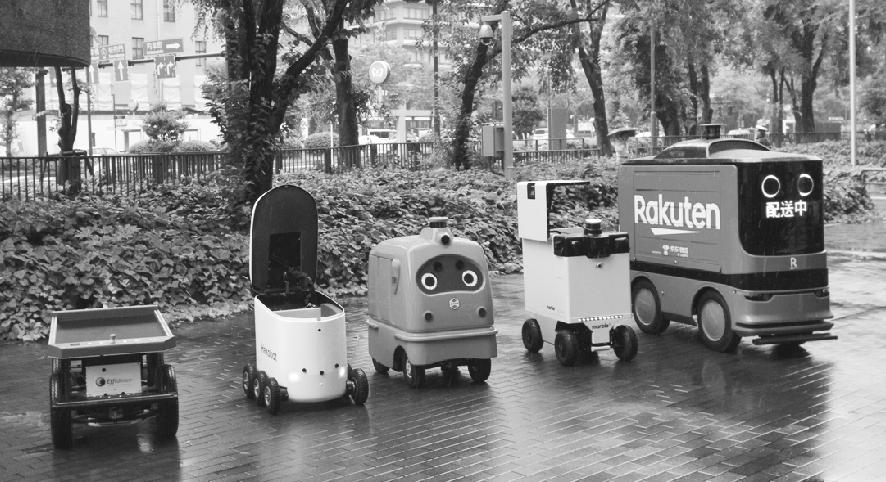 経産省で行われた米国・Marble(中央右)や日本・ZMP(中央)など自動走行ロボットのデモ