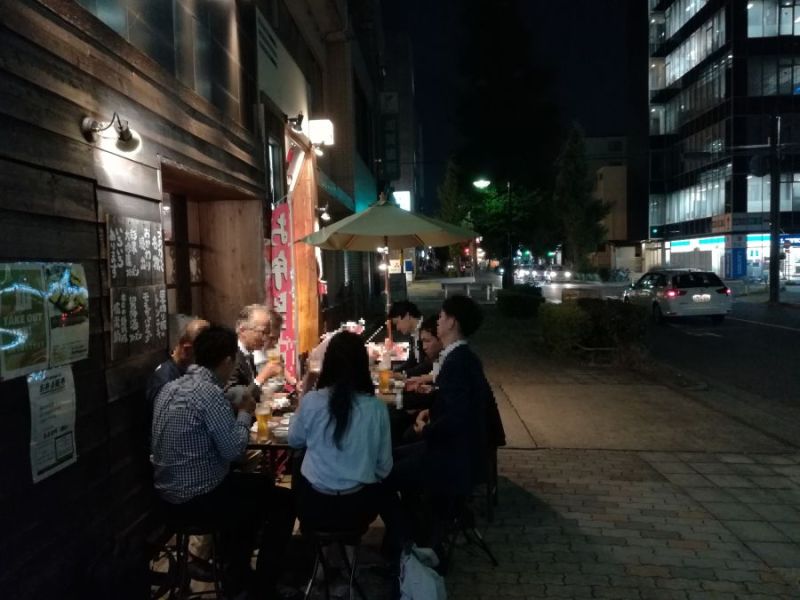 名駅南のテラス営業(写真は名駅南地区まちづくり協議会提供)