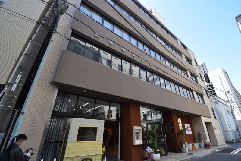築 56 年のビルを改修した「神田ポートビル」