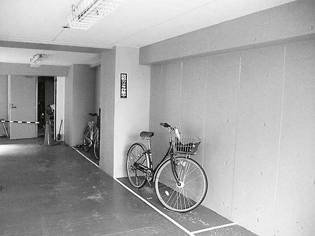 敷地内に自転車が無造作に置かれていたため、専用スペースを確保し整理した