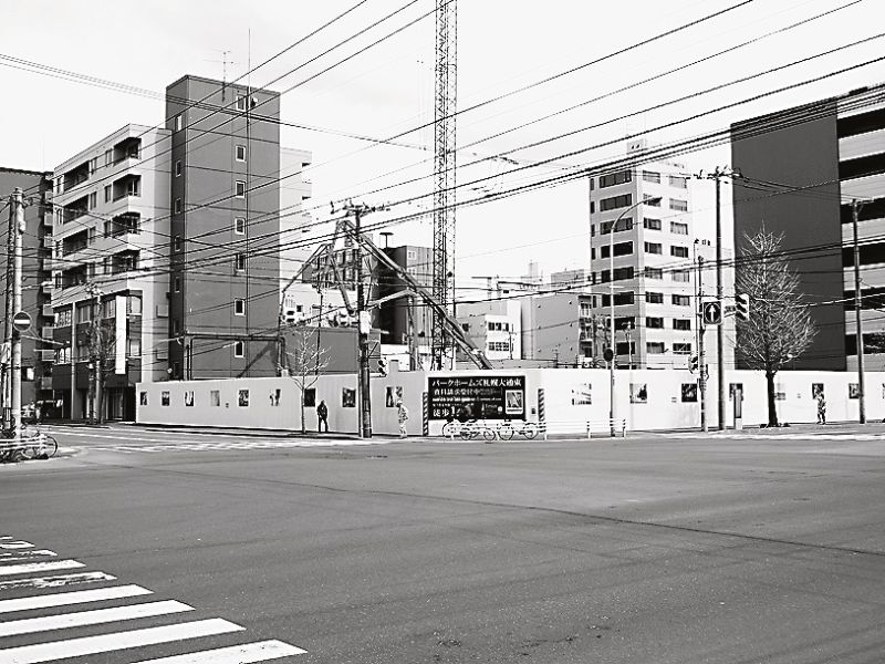 建築費高騰の影響が心配されるマンション市場(中央区内の建設現場)