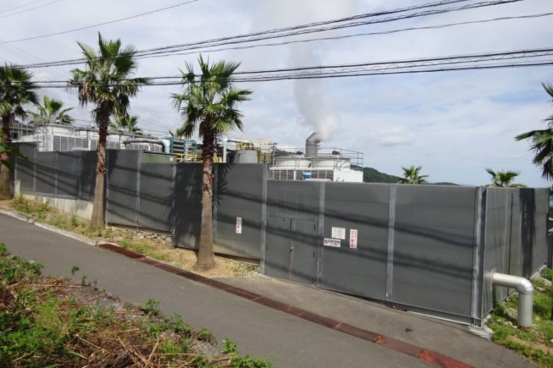 市内に開設された地熱バイナリー式発電所