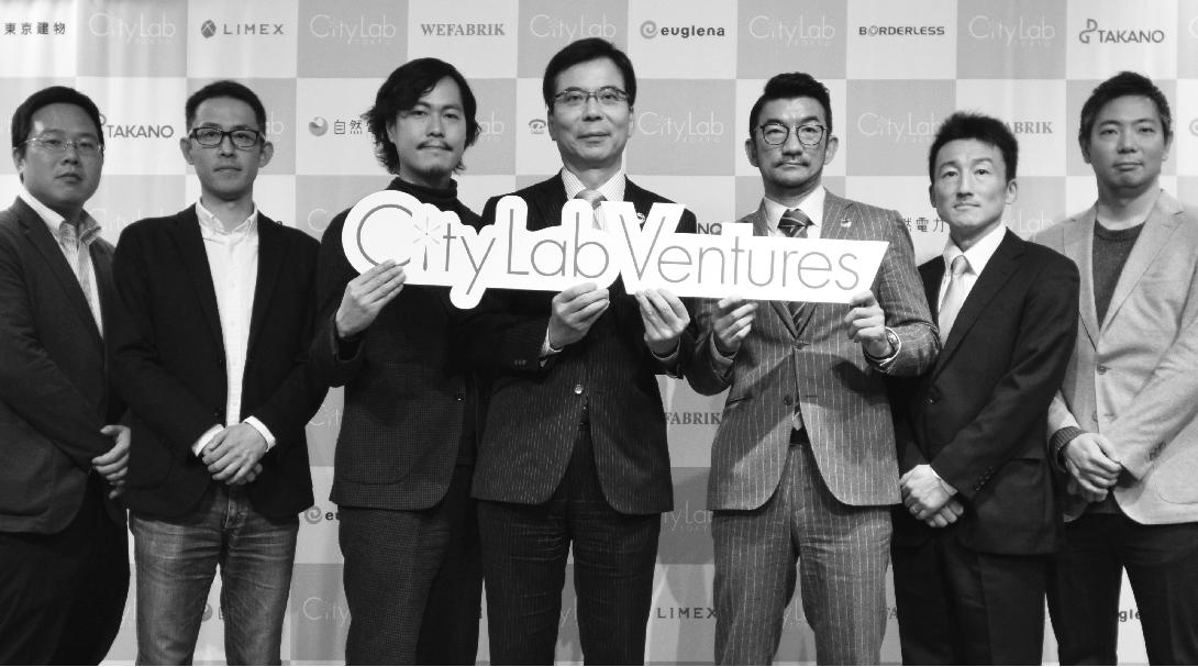 福居東京建物取締役専務執行役員(中)と発起人6社の代表