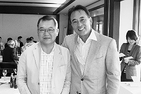 優勝した小林氏(左)とベスグロ賞の小島氏