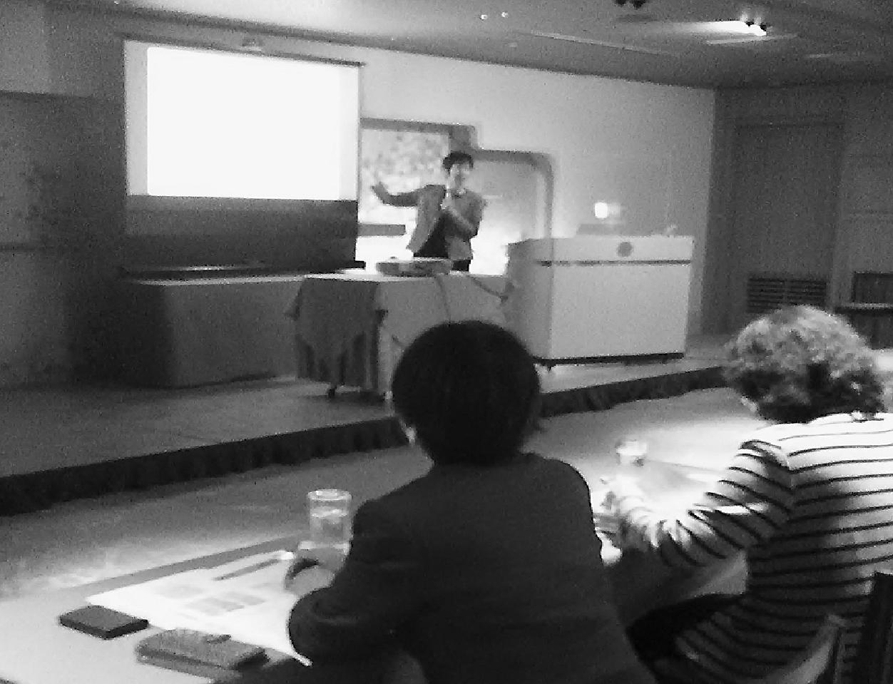 東京・明治記念館で開かれた「不動産女性塾」には、伊藤明子消費者庁長官が講師に招かれ、会員たちの熱い視線を集めた。