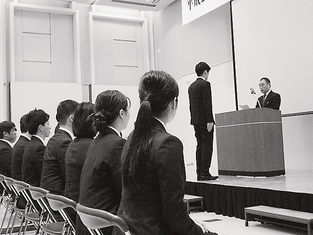 売買仲介部門には6人が配属される