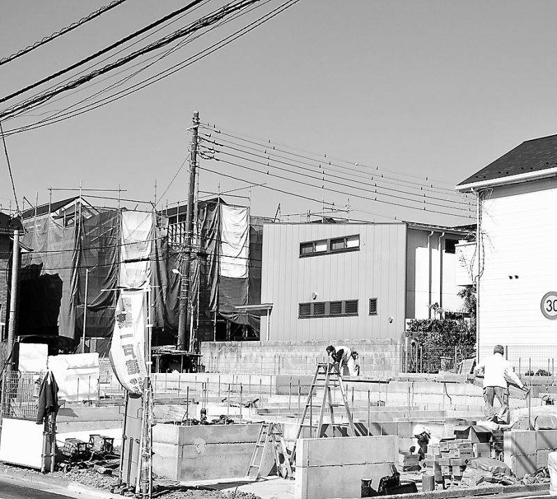 3年連続で前年を上回った住宅着工戸数。消費者の住宅マインドを刺激する政策などが奏功しているようだ=東京都内で