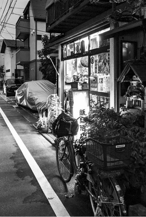 酒場遺産 ▶23 牛込神楽坂 角打ち 飯島酒店 暖かい人柄の店主と女将が魅力
