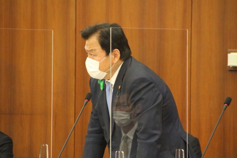 趣旨説明をする赤羽国交大臣