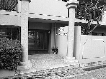 改装前の古いエントランス