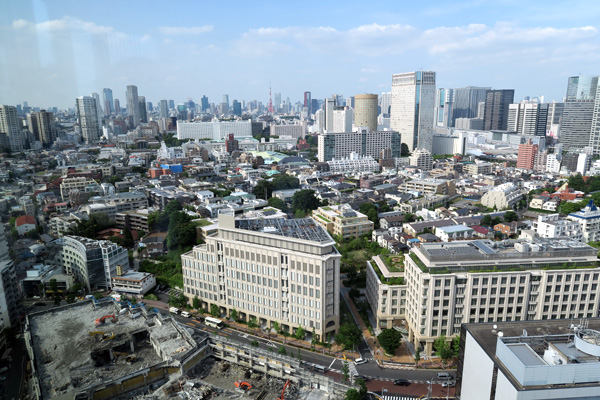 都心部の再開発物件や湾岸タワー物件など、大型物件で注目されるマンション市場だが、供給量は減少傾向が続いている(都内で)