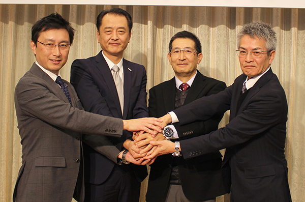 左から福田社長、田鎖社長、祖父江社長、ネットイーグルの吉川和博取締役専務執行役員
