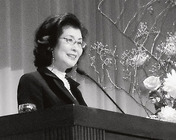 歓迎挨拶をする小林本部長。全国からの震災義援金に感謝の意を示した