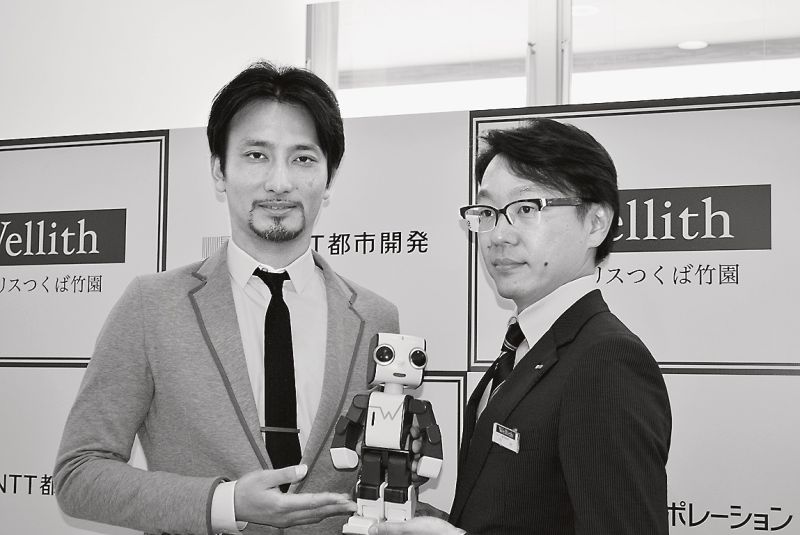 左がロボットクリエーターの高橋智隆氏