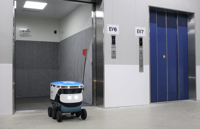 商業施設向けにエレベーターとロボット連携システム フジテック