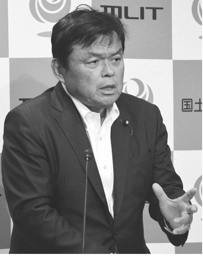 会見で不明地対策について所見を述べる赤羽新大臣(9月12日)