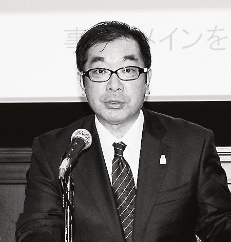会見に臨む仲井社長