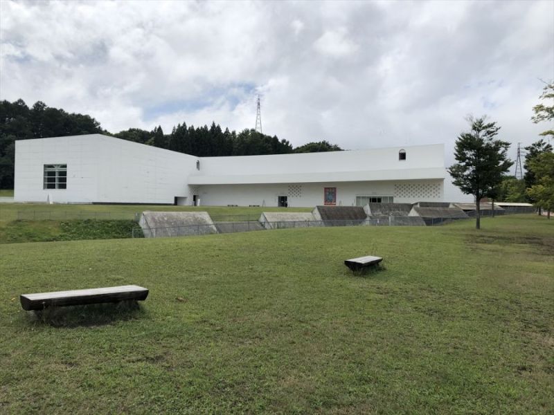 遺跡の発掘現場から着想を得て、設計・建築された青森県立美術館